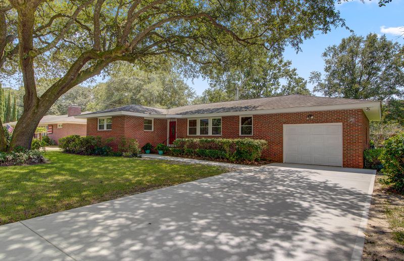 1133 Southgate Dr, Charleston, SC 29407