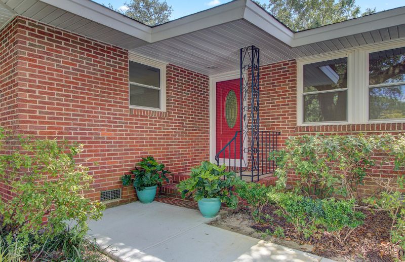 1133 Southgate Dr, Charleston, SC 29407