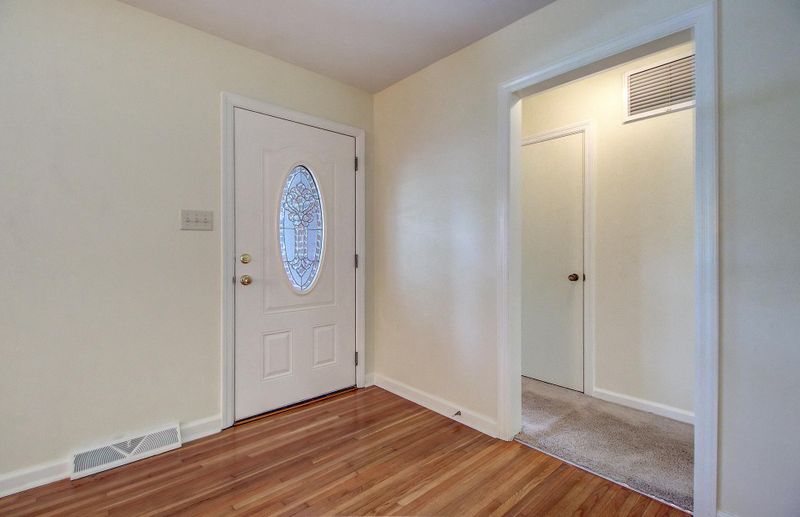 1133 Southgate Dr, Charleston, SC 29407