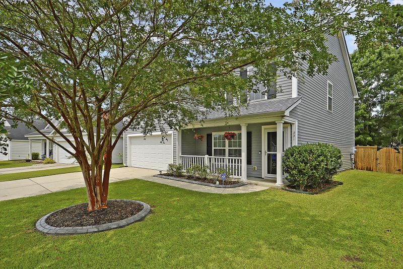 221 Maypop Dr, Goose Creek, SC 29445
