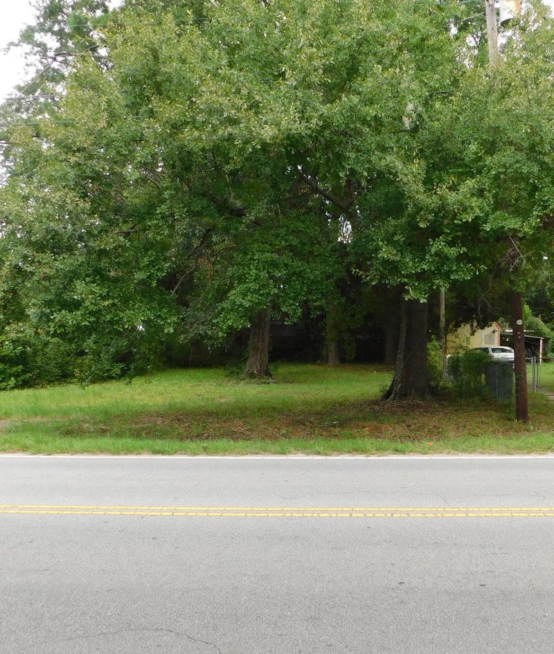 5742 Murray Dr, Hanahan, SC 29410