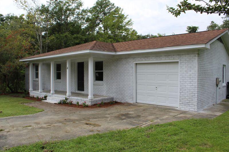 4 Azalea Ct, Goose Creek, SC 29445