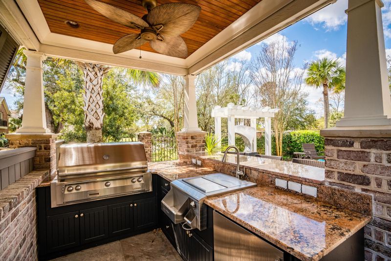 2037 Purcell Ln, Charleston, SC 29492