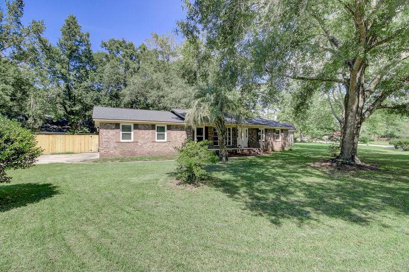 100 Three Iron Dr, Summerville, SC 29483