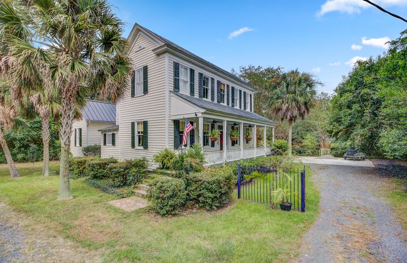 513 W Carolina Ave, Summerville, SC 29483