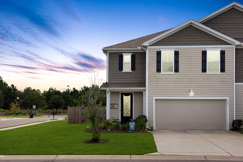 101 Wild Holly Dr, Moncks Corner, SC 29461