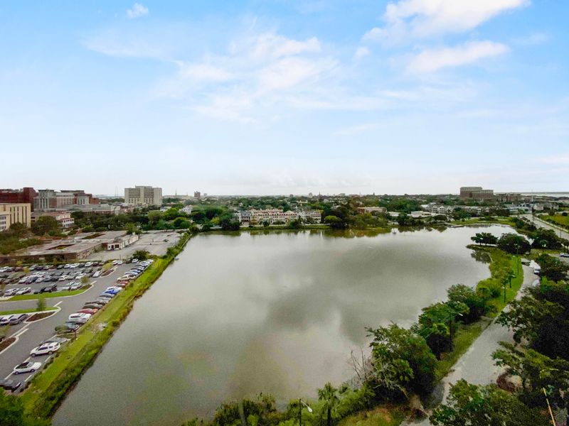 14 Lockwood Dr #10-A, Charleston, SC 29401