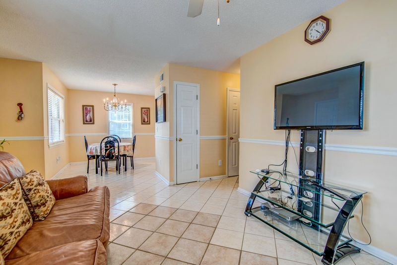 30 Palmetto Park Rd, Charleston, SC 29407