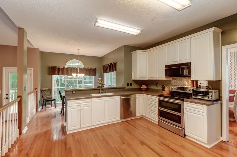 141 Belleplaine Dr, Goose Creek, SC 29445