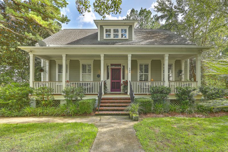 205 Beaufort St, Summerville, SC 29483