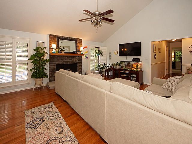 221 Wilson Dr, Summerville, SC 29483