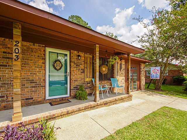 203 Birch Ln, Summerville, SC 29485