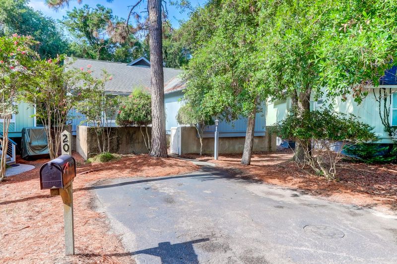 20 Lake Village Ln, Isle Of Palms, SC 29451