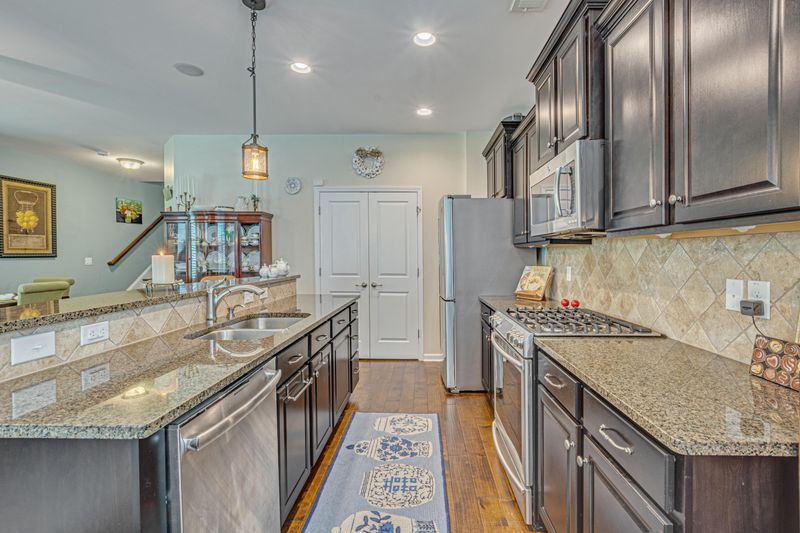 419 Forsythia Ave, Summerville, SC 29483
