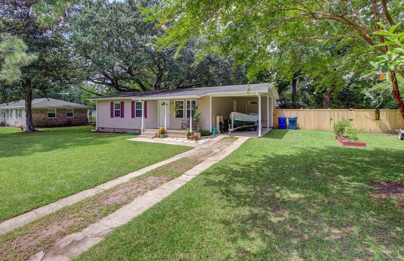 1678 Mepkin Rd, Charleston, SC 29407