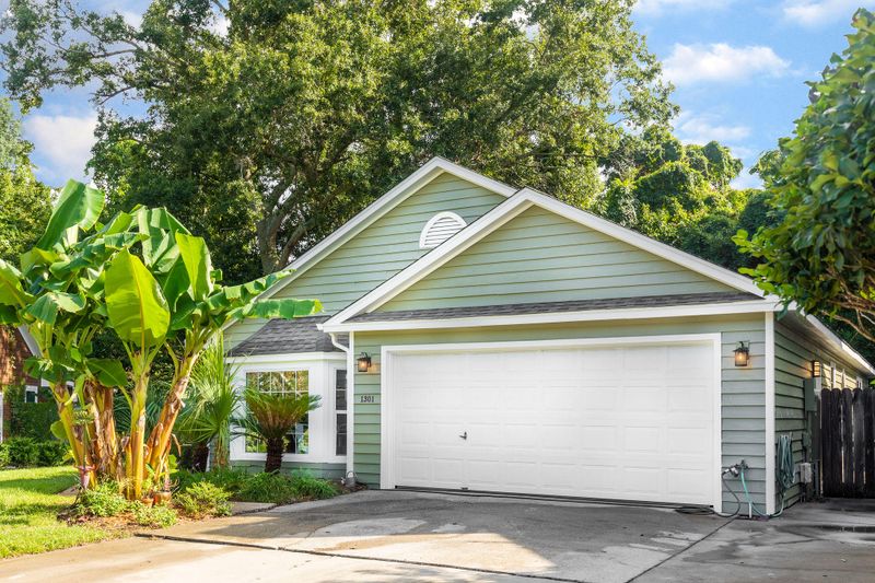 1301 Llewellyn Rd, Mount Pleasant, SC 29464