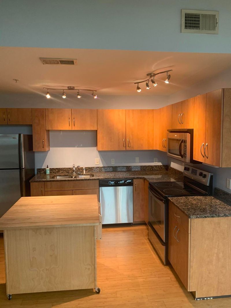 1 Cool Blow St #335, Charleston, SC 29403