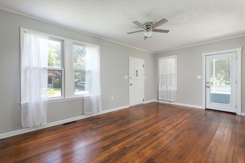 1210 Forest Dr, Hanahan, SC 29410