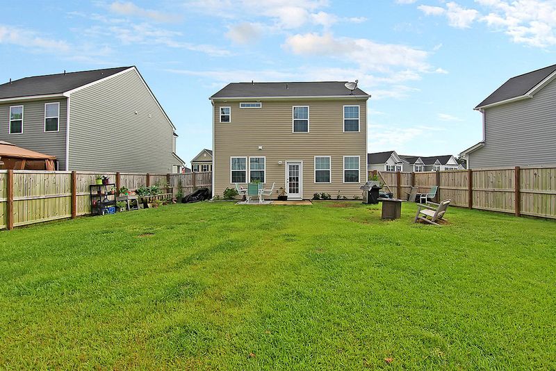 211 Firewheel Ct, Summerville, SC 29486