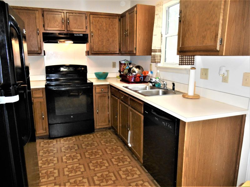 208 Chandler Dr, Ladson, SC 29456