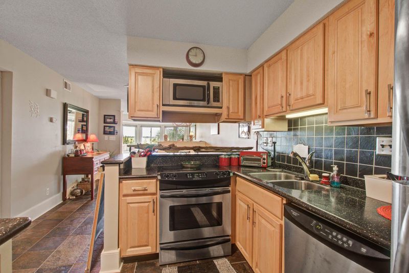 151 W Marsh View Villas Dr, Folly Beach, SC 29439