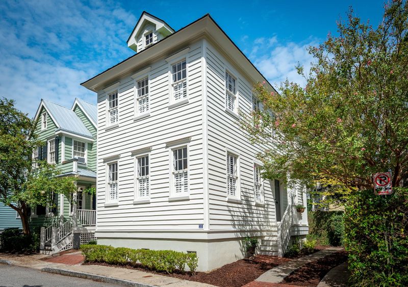 23 Radcliffe Pl, Charleston, SC 29403