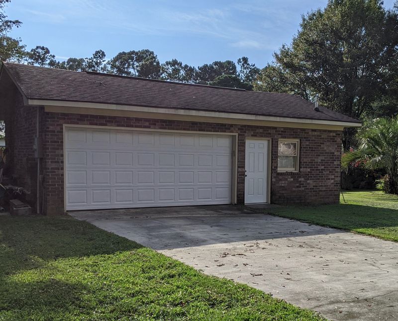 110 Rebellion Rd, Summerville, SC 29483
