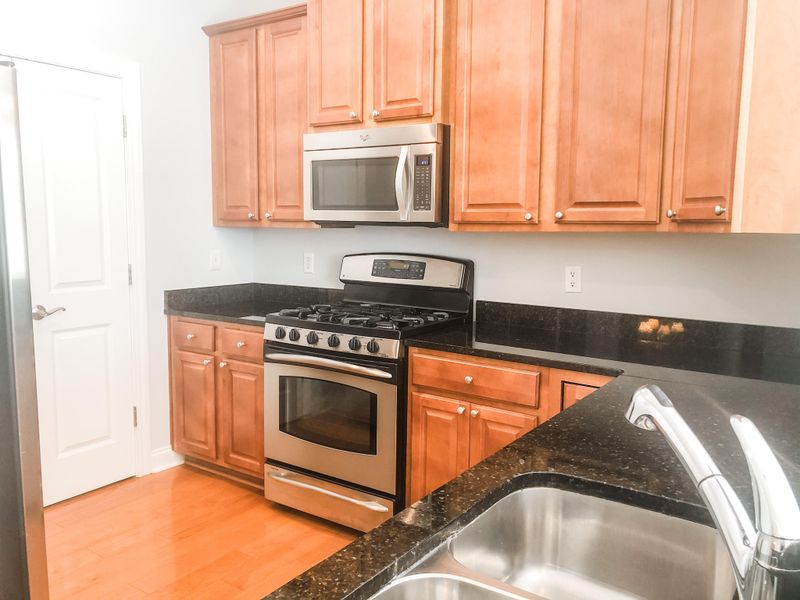 200 River Landing Dr #F 205, Charleston, SC 29492