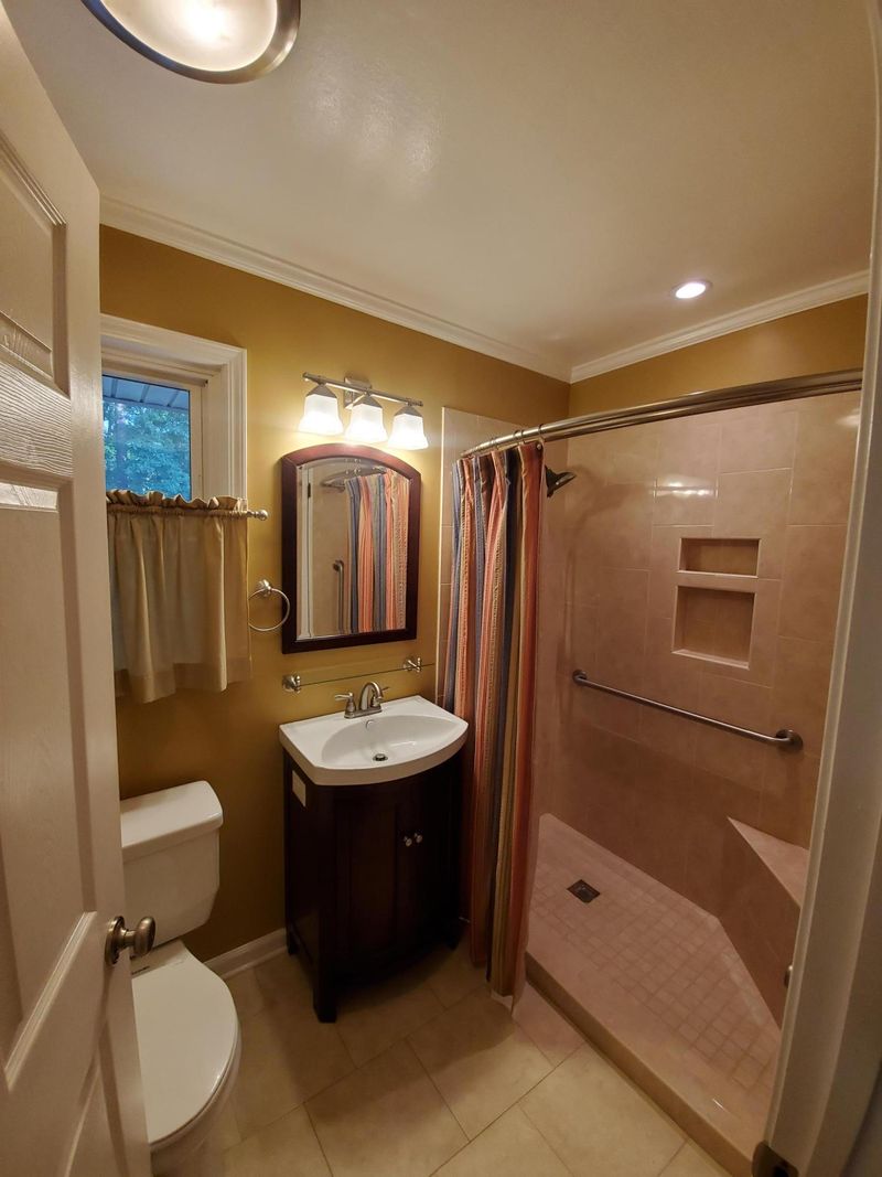 1117 Woodside Dr, Hanahan, SC 29410