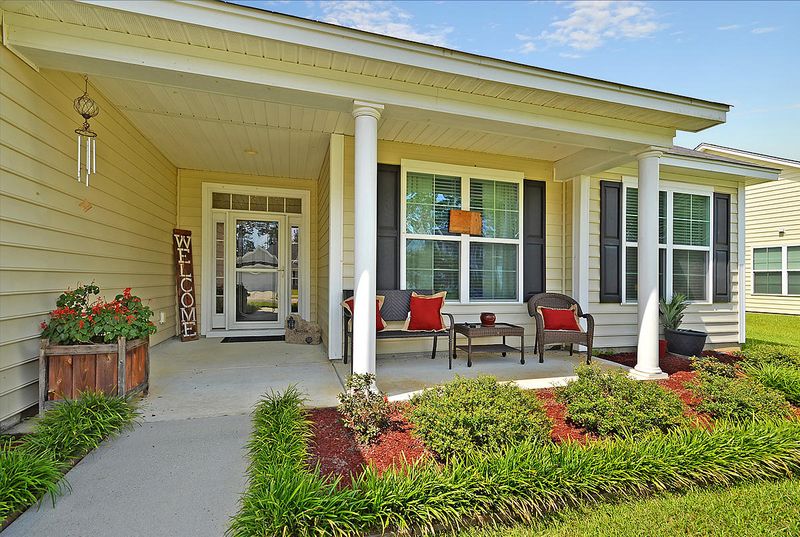 2037 Triple Crown Ln, Ridgeville, SC 29472