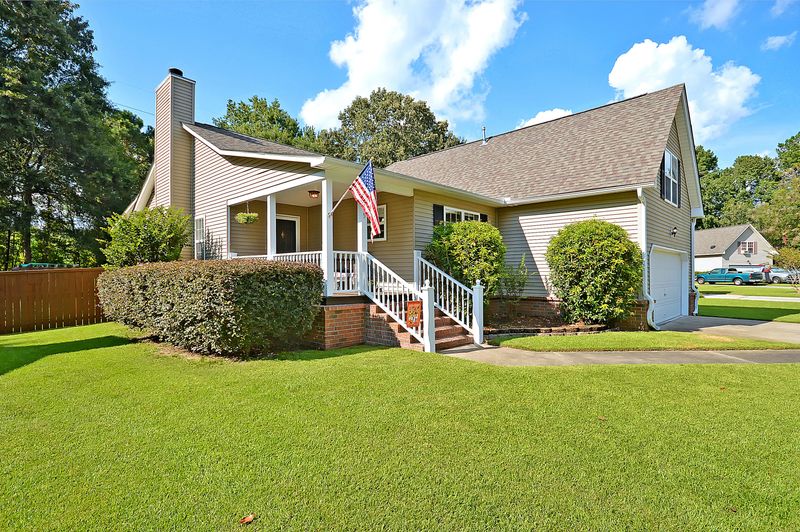 215 Thames Ave, Summerville, SC 29485