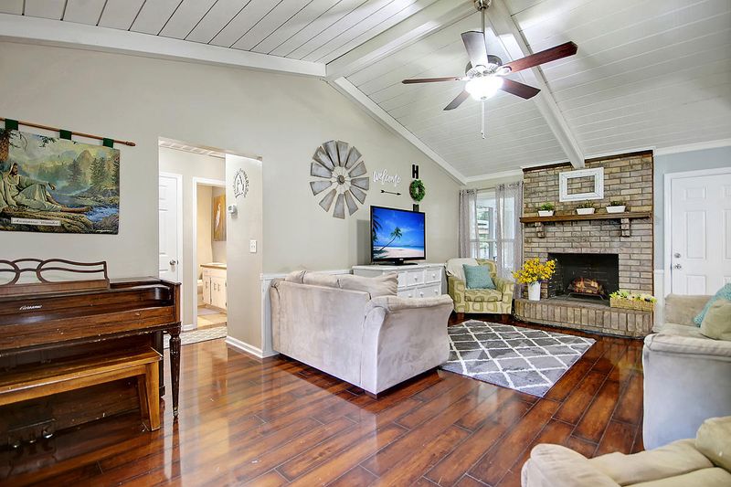615 Longleaf Rd, Summerville, SC 29486