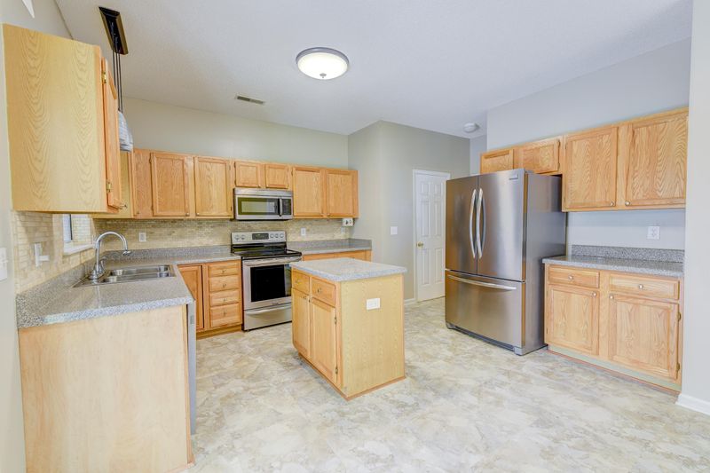 3346 Middleburry Ln, Charleston, SC 29414