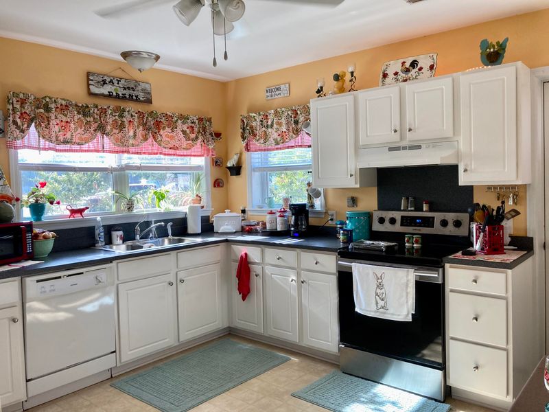 1465 Main St, Bonneau, SC 29431