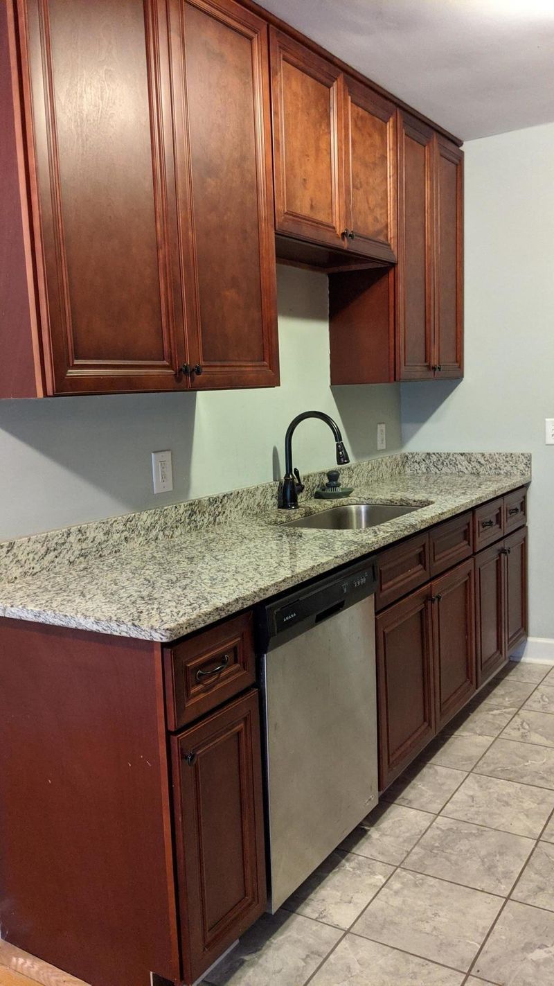 208 Oakdale Dr, Summerville, SC 29483