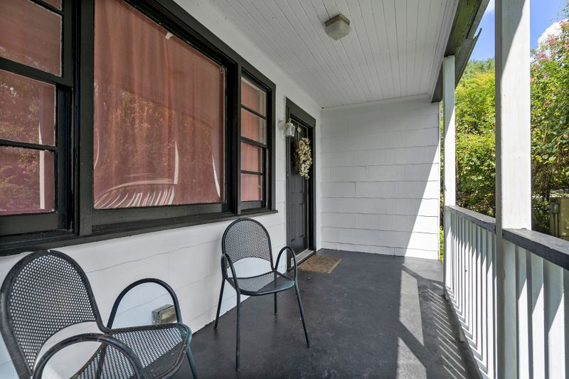 725 White Oak Dr, Charleston, SC 29407