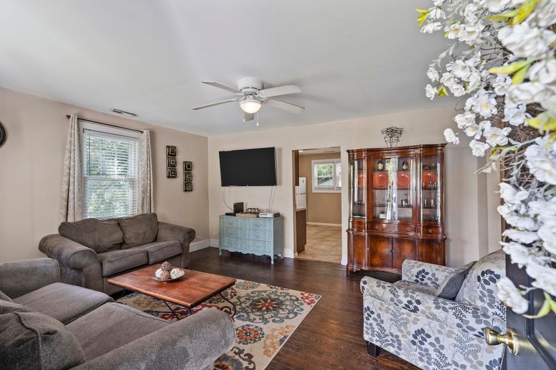 725 White Oak Dr, Charleston, SC 29407