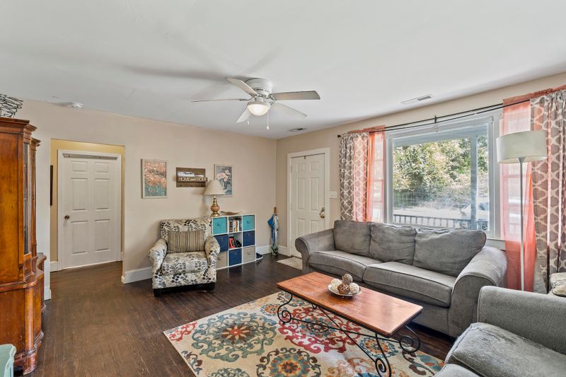 725 White Oak Dr, Charleston, SC 29407
