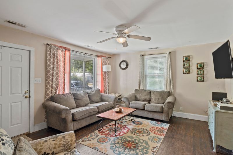 725 White Oak Dr, Charleston, SC 29407