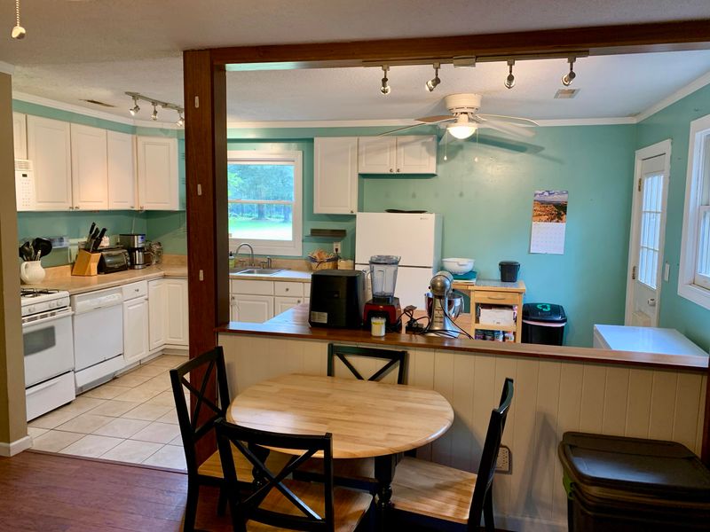 4459 Sc 174, Hollywood, SC 29449