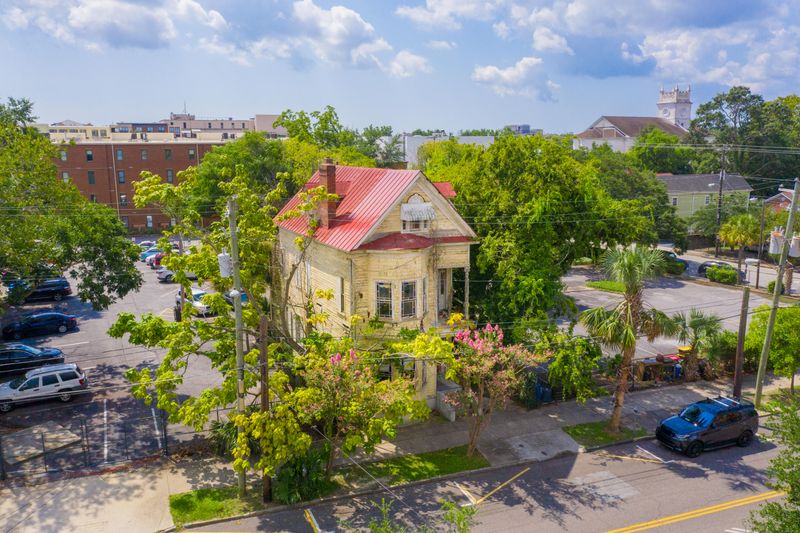 15 Radcliffe St, Charleston, SC 29403