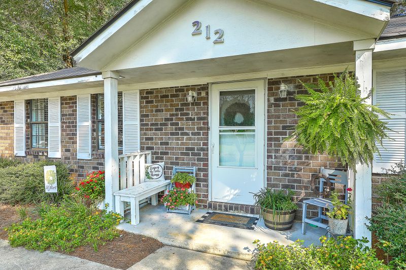212 Gippy Dr, Summerville, SC 29483