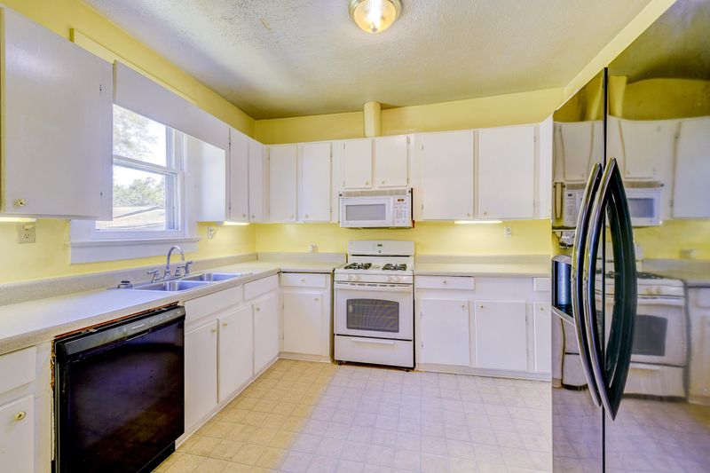 1908 2nd Dr, Charleston, SC 29407
