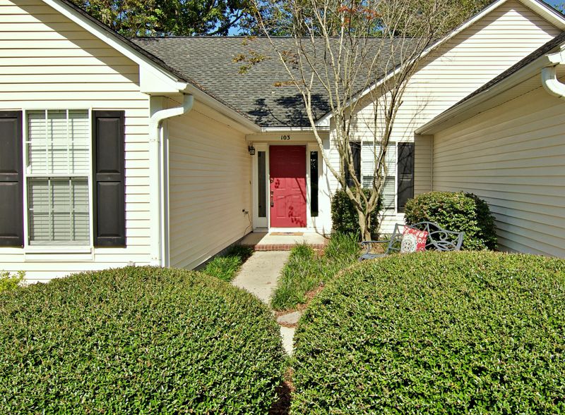 103 N Pembroke Dr, Goose Creek, SC 29445
