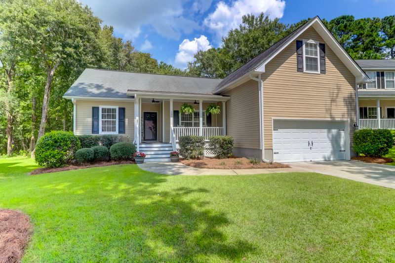 207 Castlewood Ct, Hanahan, SC 29410