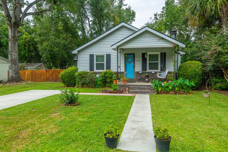 1924 2nd Dr, Charleston, SC 29407