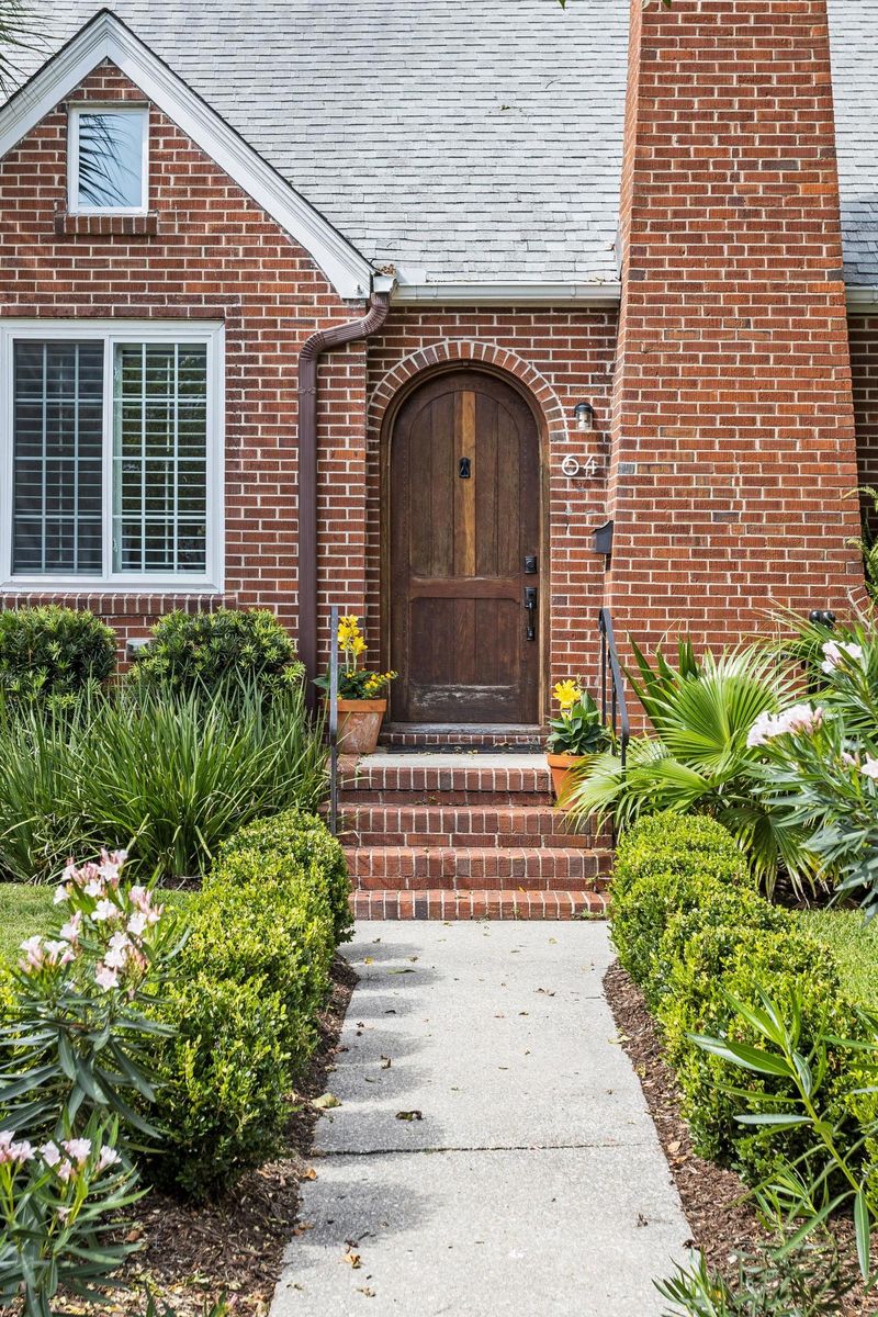 64 Poplar St, Charleston, SC 29403
