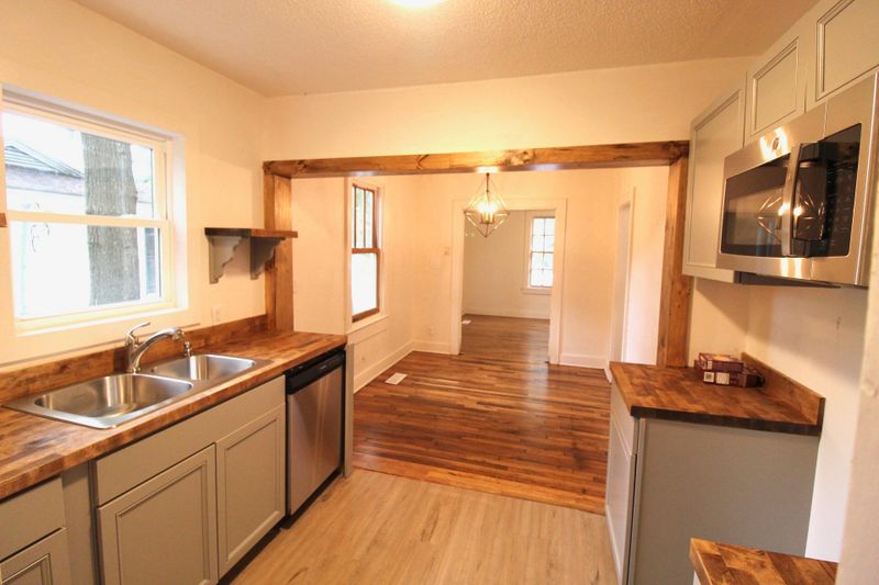 2370 Cambridge Ave, North Charleston, SC 29405