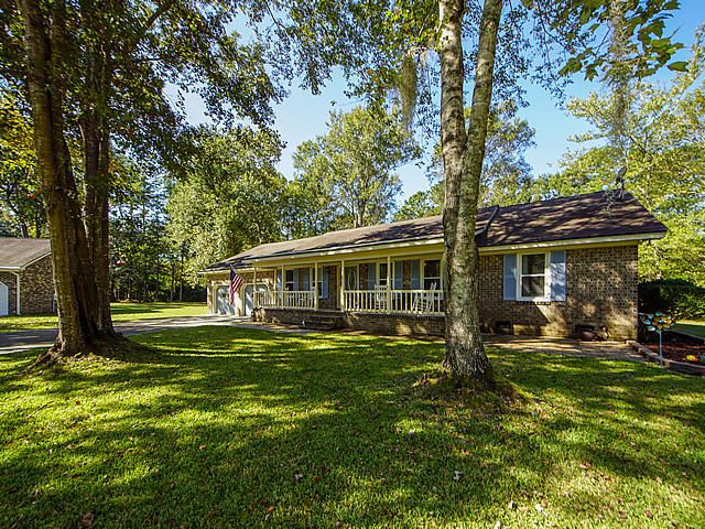 163 Manchester Ct, Goose Creek, SC 29445