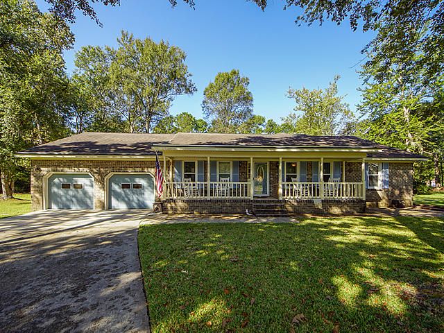 163 Manchester Ct, Goose Creek, SC 29445